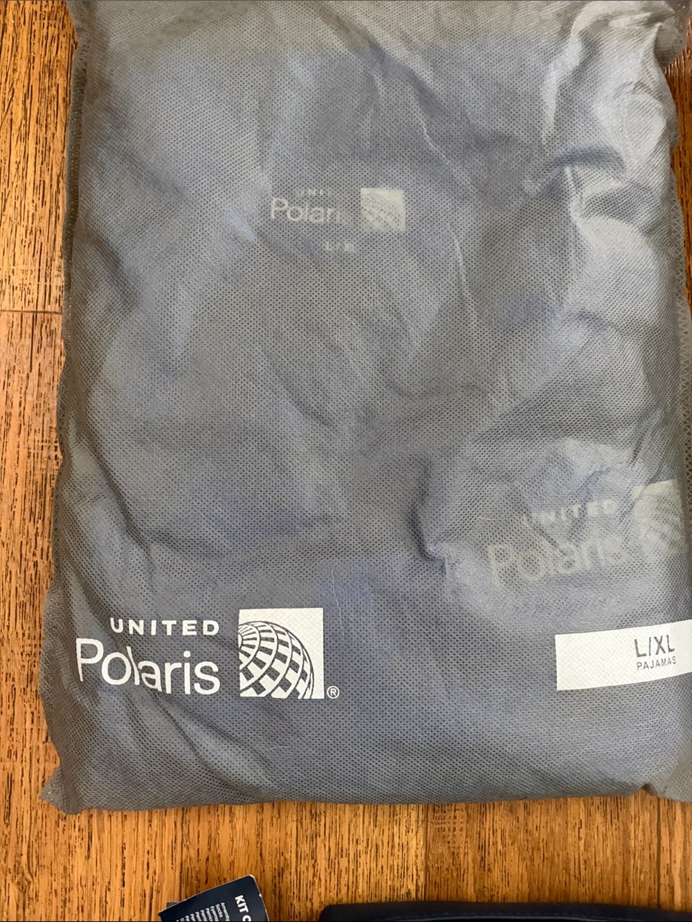 UNITED AIRLINES MEMORY FOAM GEL PILLOW POLARIS PAJAMAS SET SHIRT PANTS BUSINESS - Picture 2 of 6